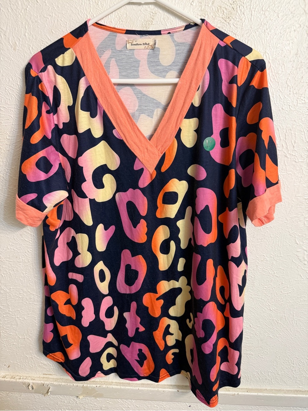 Sandwich Label Coral Trim V-Neck Short Sleeve Tee in Multi-Color Leopard